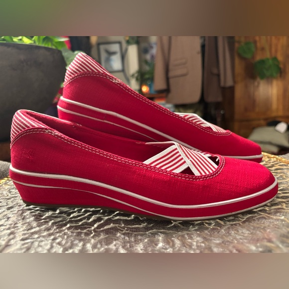 NEW Grasshoppers Nantucket Red Comfort Flats • Size 8M • Canvas Slip-On Shoes - Picture 3 of 17